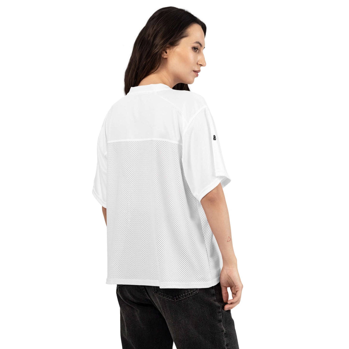 Woman wearing Weit geschnittenes Football-Trikot, breathable silky top, heavy mesh bottom, perfect for sports and casual street style.