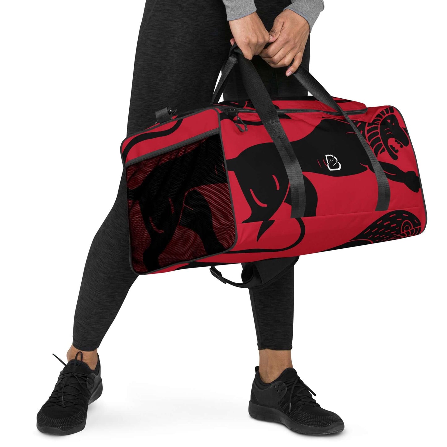 Person carrying red and black Weekender N°26 bag with adjustable shoulder straps, ideal for travel and gym use.