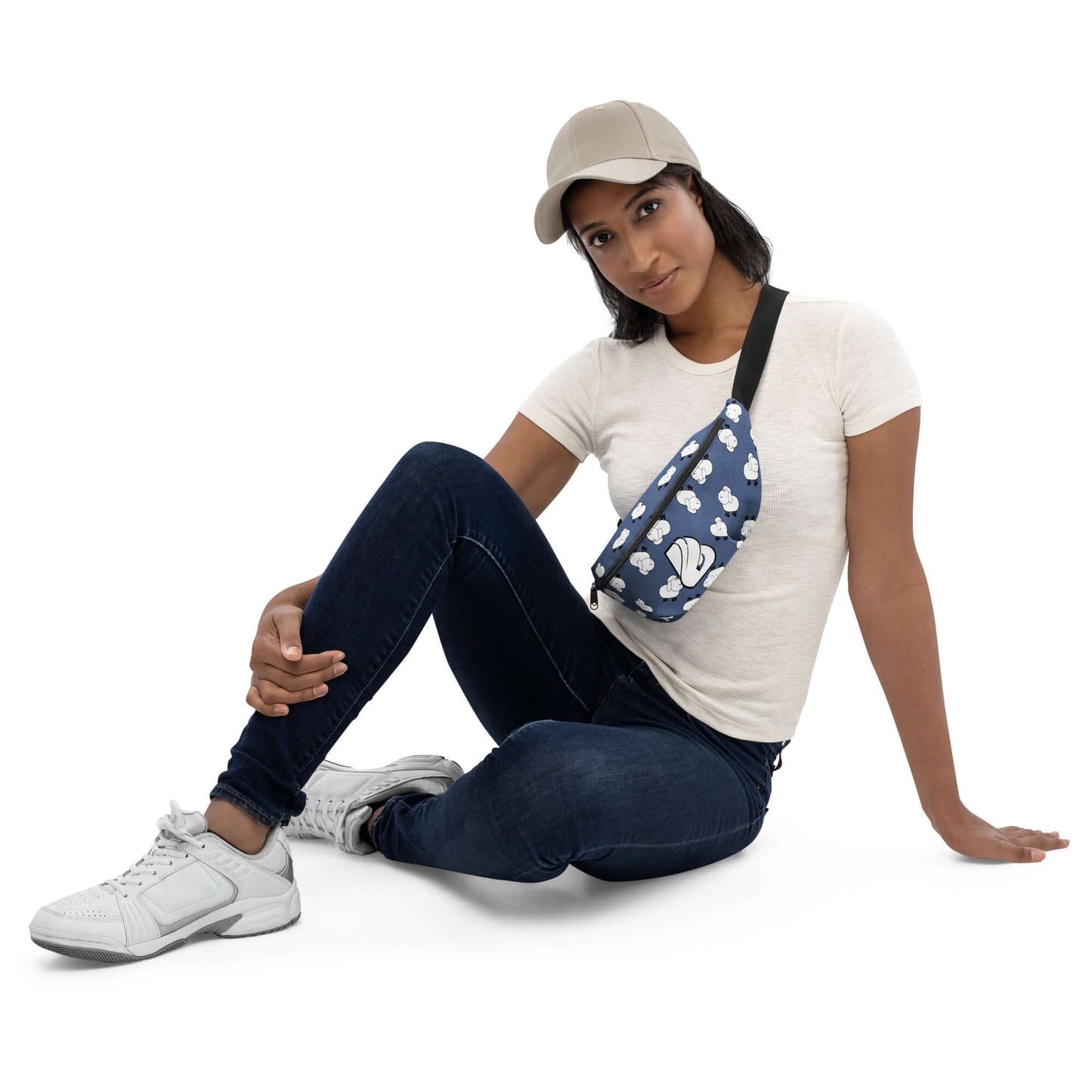 Person wearing Gürteltasche N°32, a stylish adjustable polyester belt bag, sitting casually for hands-free convenience at events or travel.