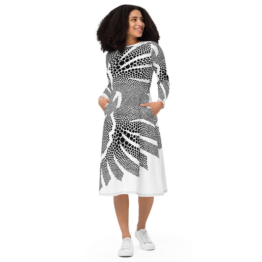 Langärmliges Midikleid mit Allover-Druck N°4, schwarz-weiß, weicher Stoff, betonte Taille, ausgestellter Rock, Taschen, femininer Look