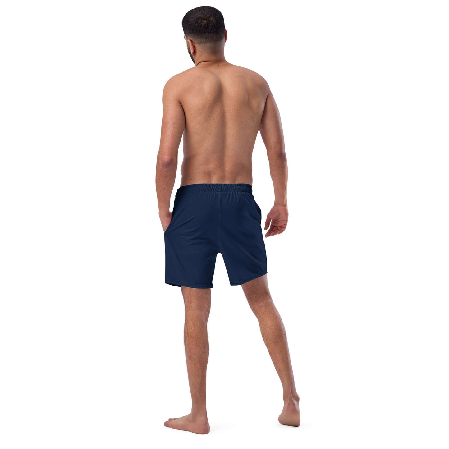 Person wearing navy Recycelte Schwimmshorts with multiple pockets, showcasing quick-dry and breathable fabric for summer.