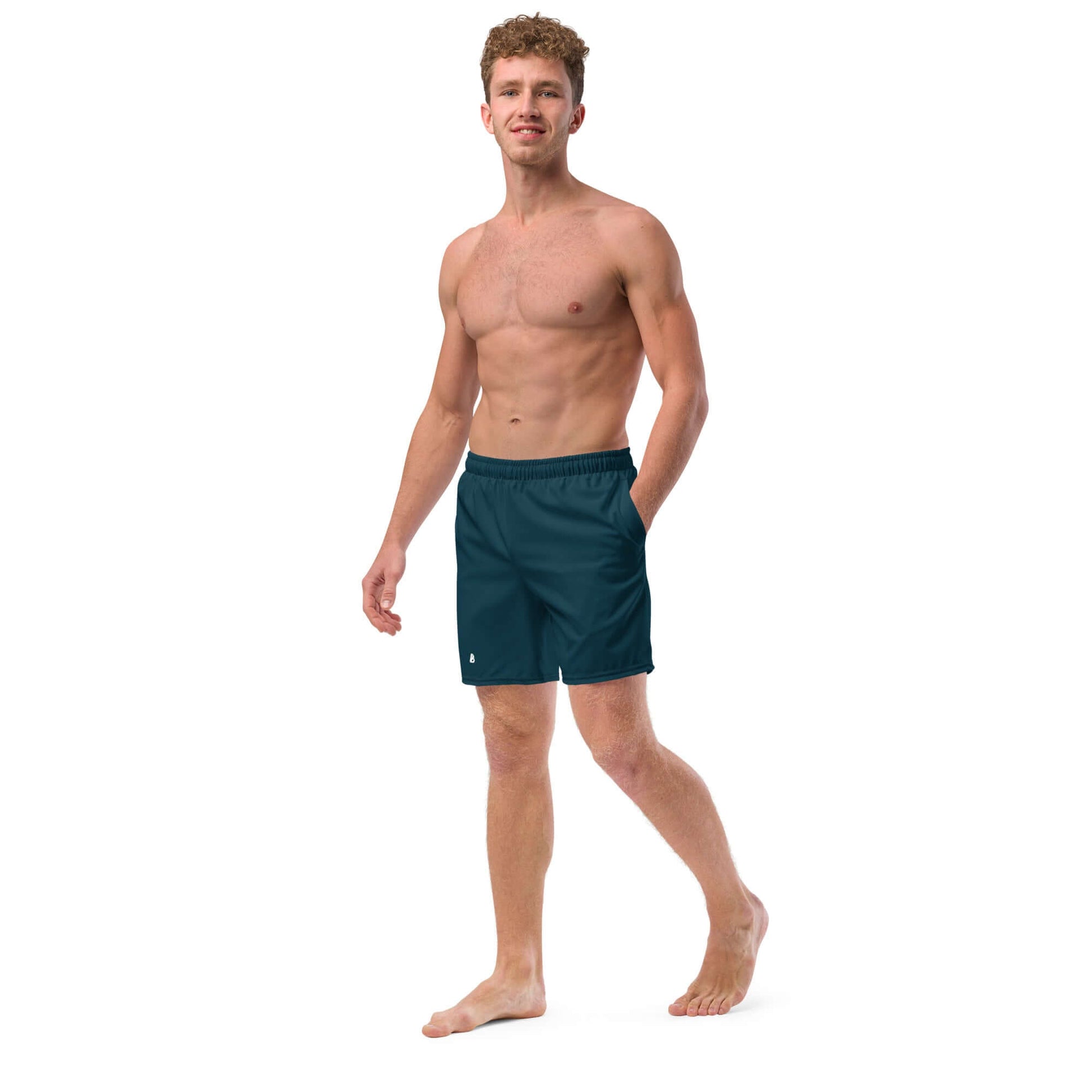 Man wearing Herren-Badehosen N°15, breathable and quick-dry swim trunks, with multiple pockets and silky lining, perfect for summer.