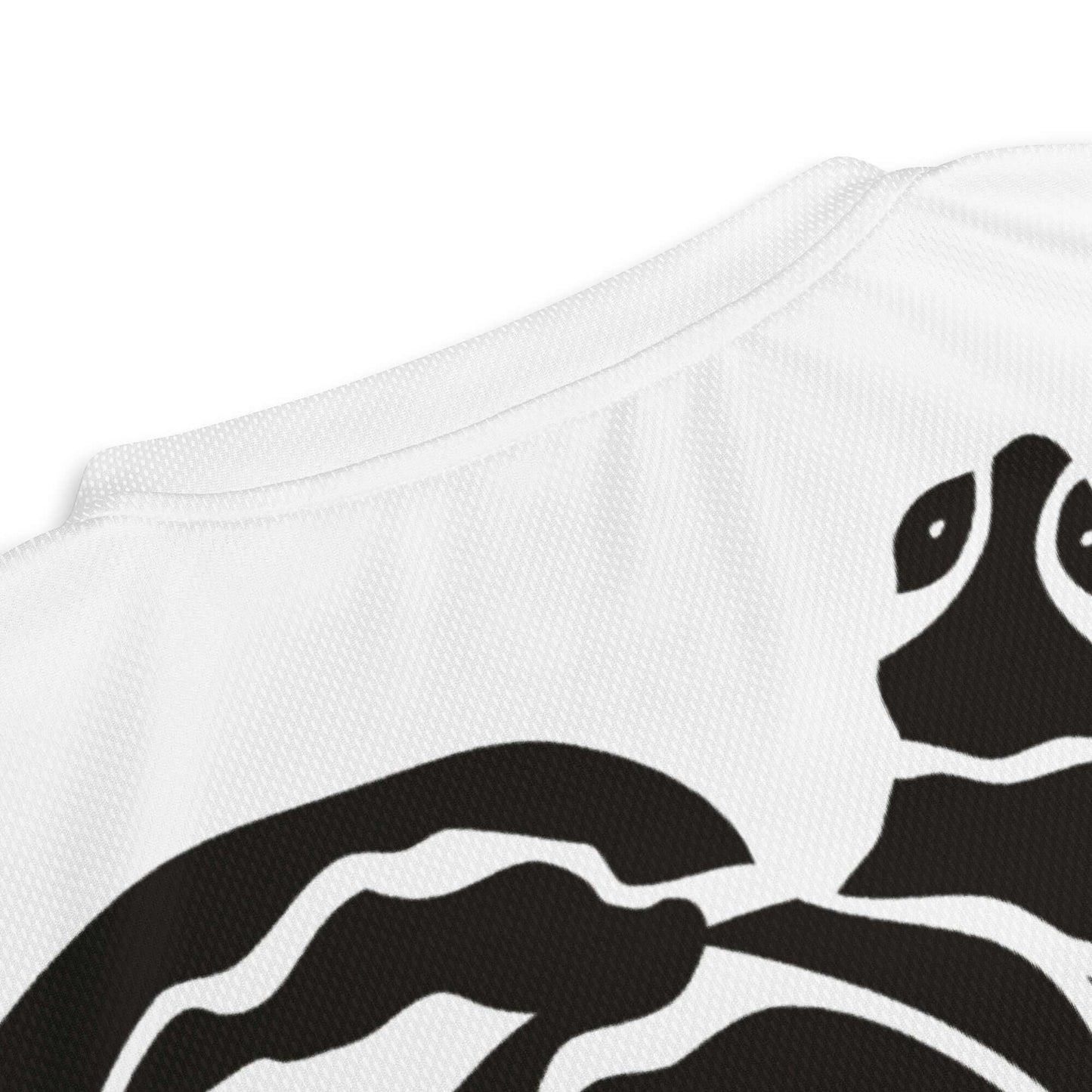 Close-up of Recyceltes Unisex-Trikot mit Allover-Druck N°0 showcasing breathable recycled polyester fabric and abstract print design.