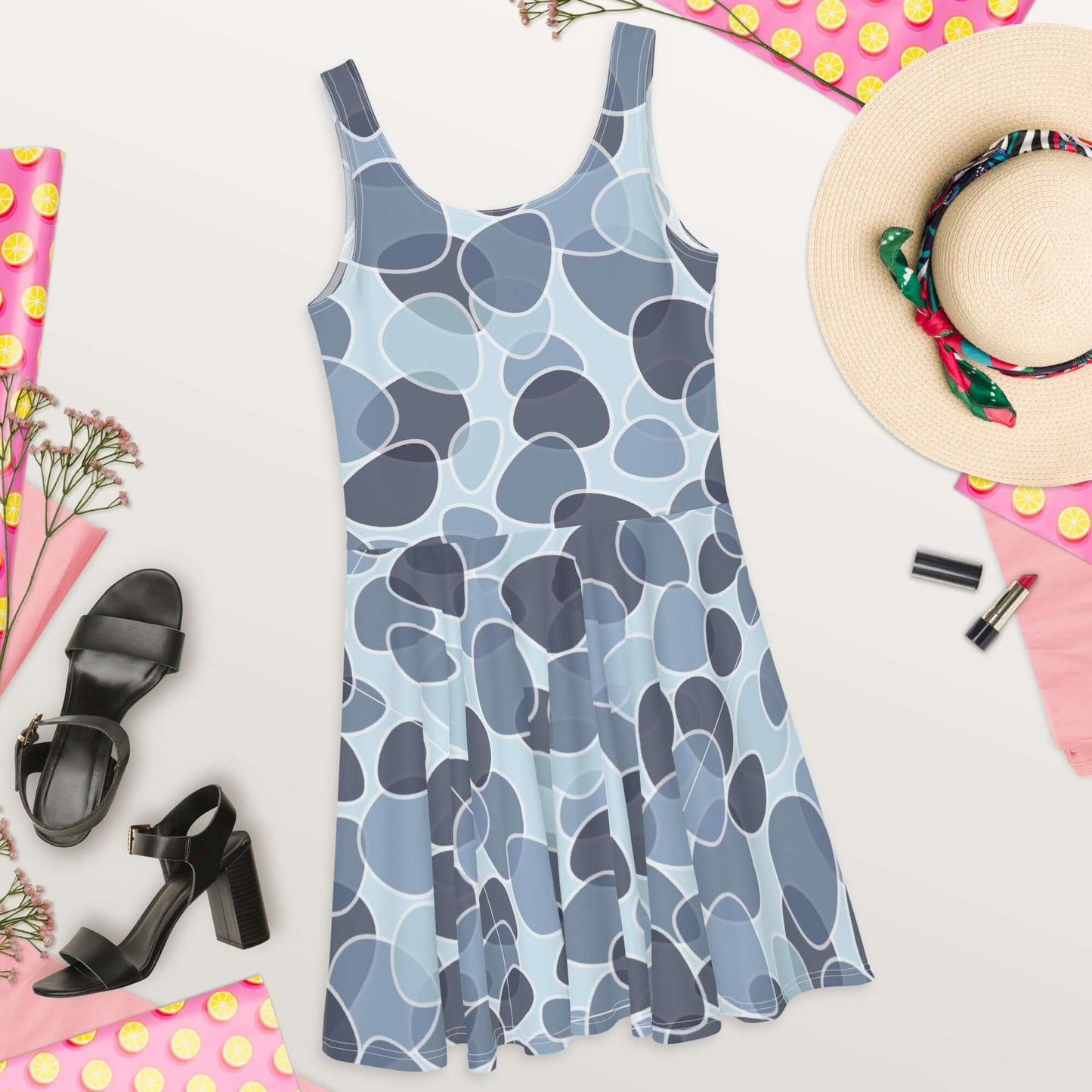 Skater-Kleid N°9 featuring sleeveless design with flared skirt and smooth fabric, styled with accessories on light background.