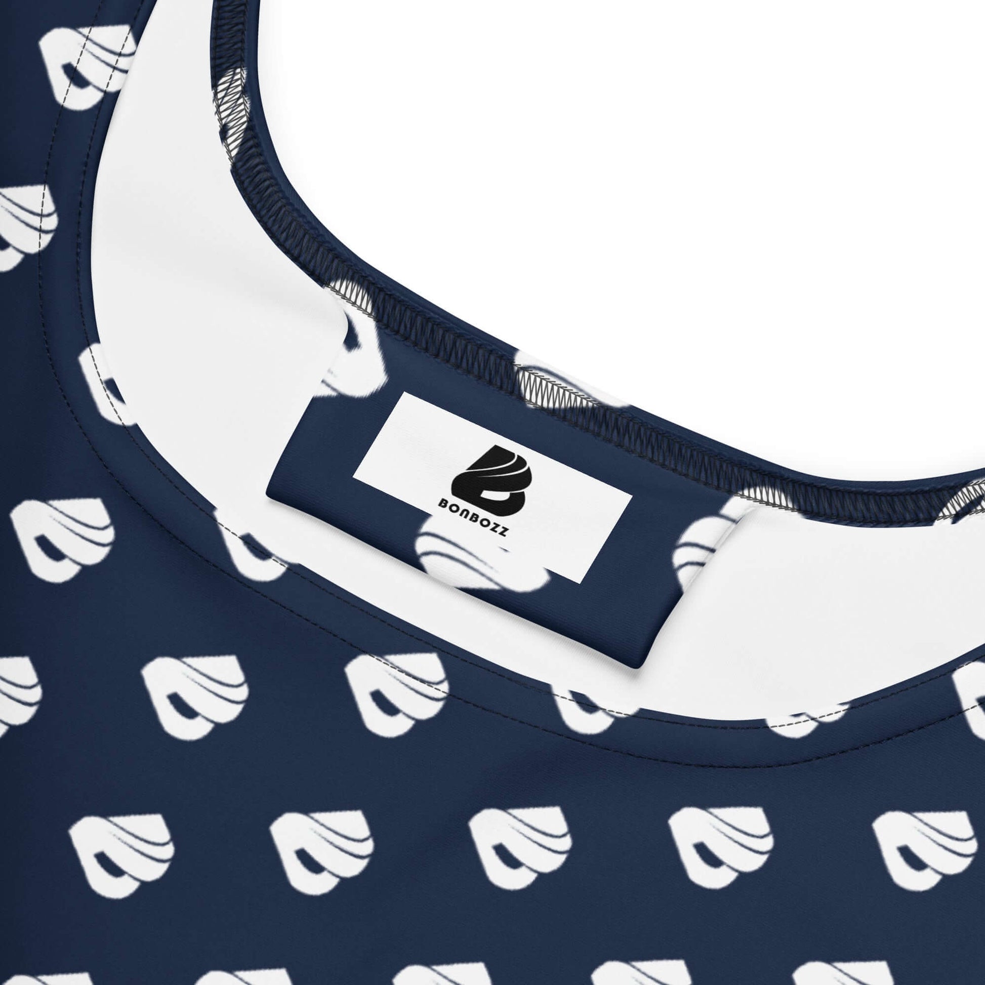 Close-up of neckline design on Skater-Kleid N°10 with white pattern on navy fabric.