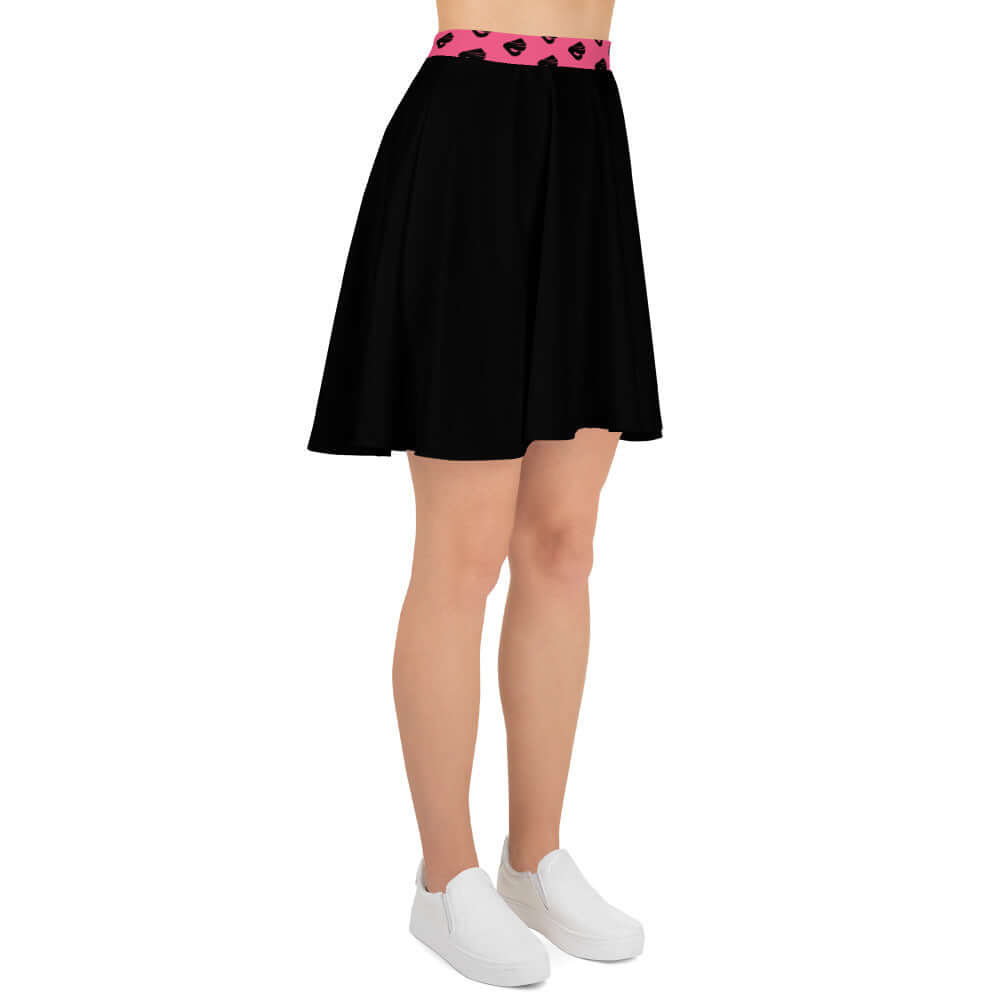 Model wearing Skater-Rock N°10, black skirt with a pink elastic waistband, flattering silhouette for all body types, mid-thigh length.