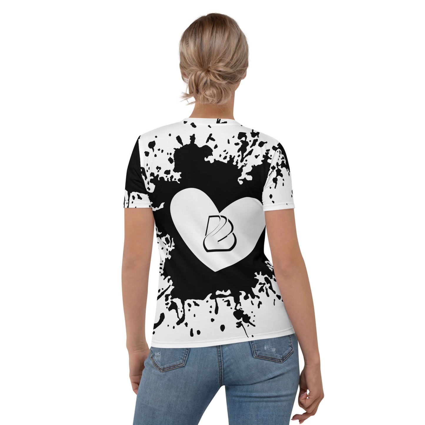 Woman wearing Damen-T-Shirt N°7 in black and white, showing back view with heart graphic, comfortable and stylish cotton-polyester blend.