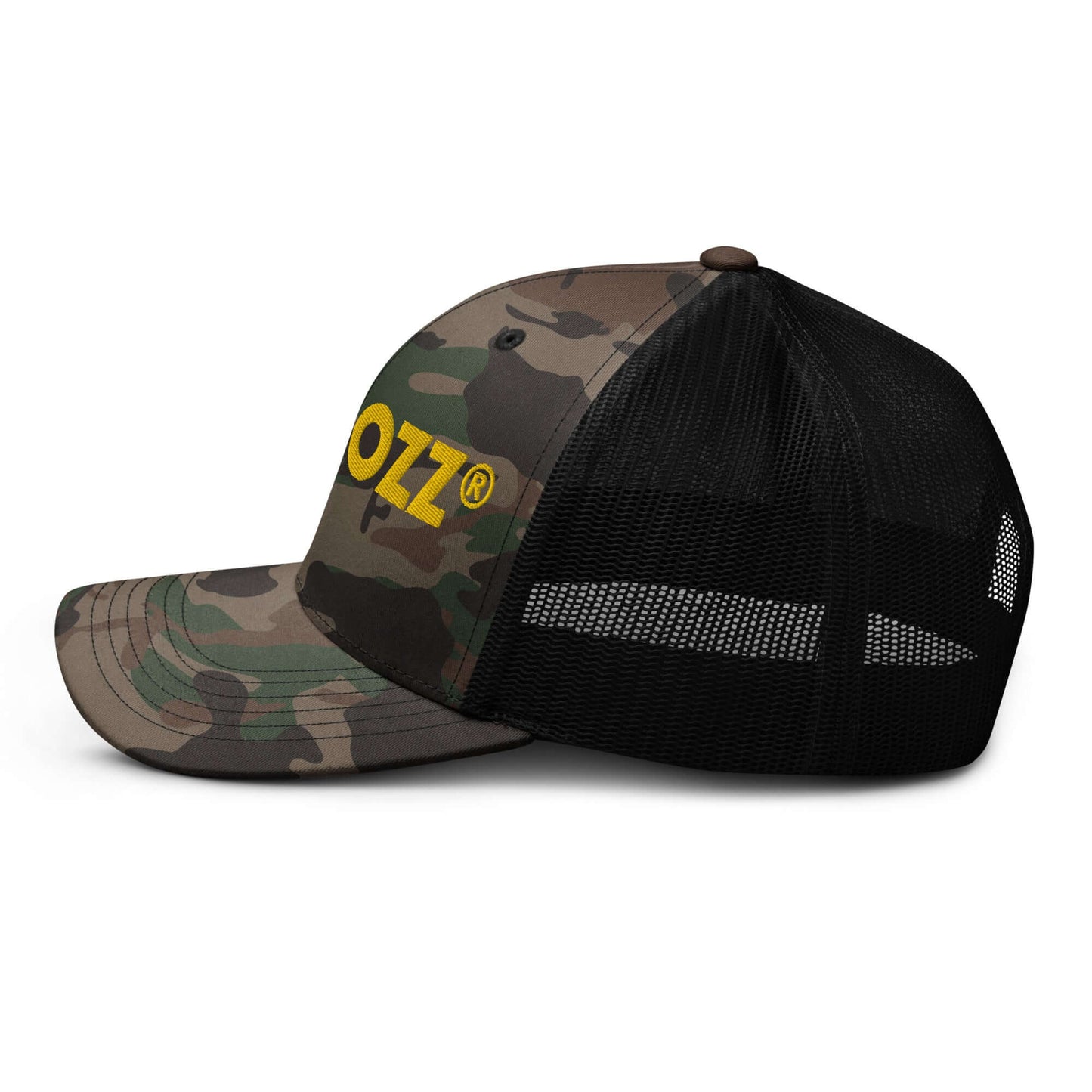 Trucker-Hat im Camouflage-Look N°1 with camo print, cotton front, polyester mesh back, adjustable snap closure, perfect for outdoor activities.