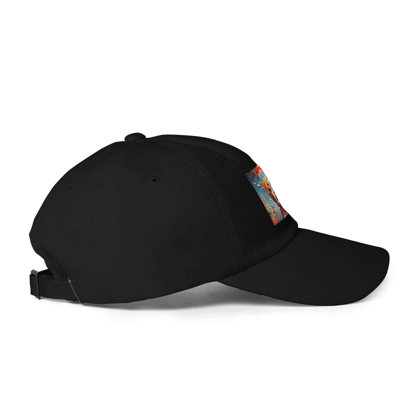 Black Dad-Hat N°0 with adjustable strap, featuring a curved brim and side embroidery. Perfect for casual wear. 100% cotton chino cord.