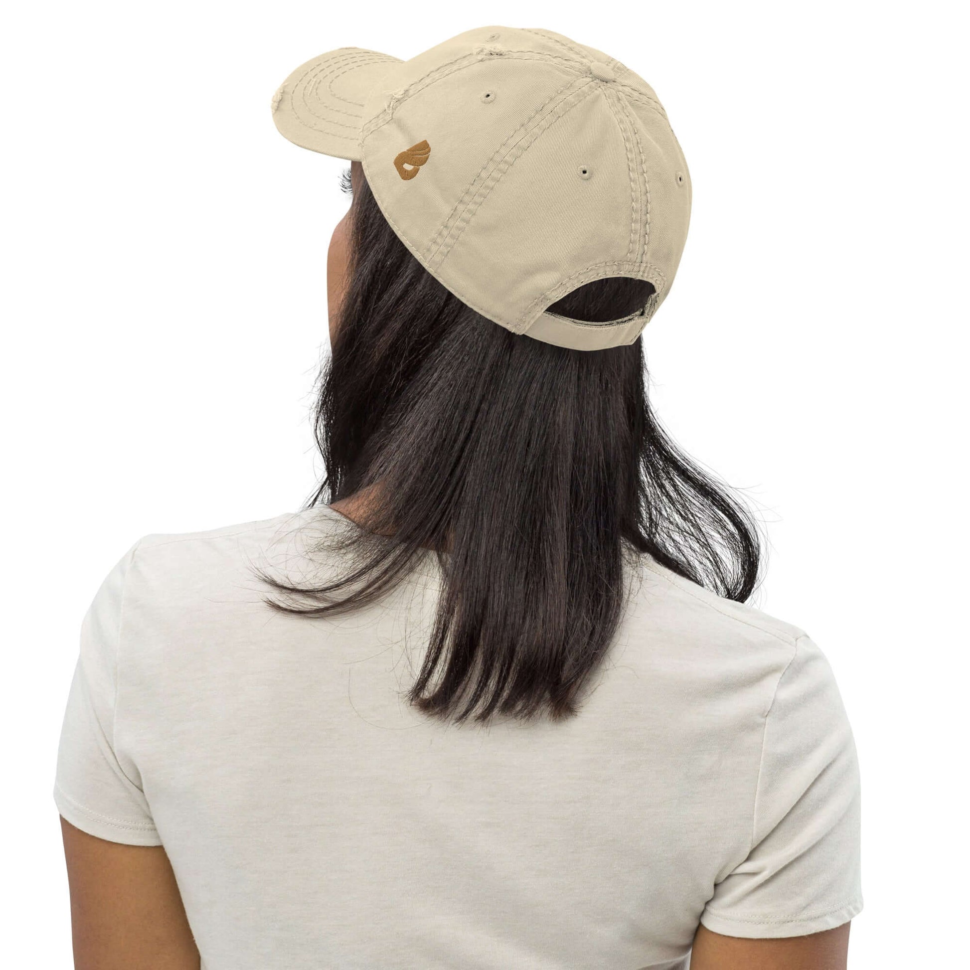 Back view of model wearing beige Dad-Hat im Used-Look N°0 with a casual outfit, showcasing curved brim and soft crown details.