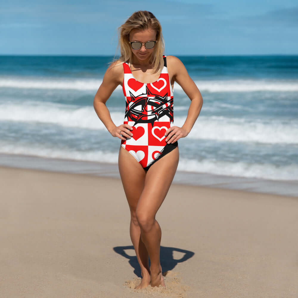 Einteiliger Badeanzug mit Herzdesign, ideal für Strand und Pool, schick und bequem.