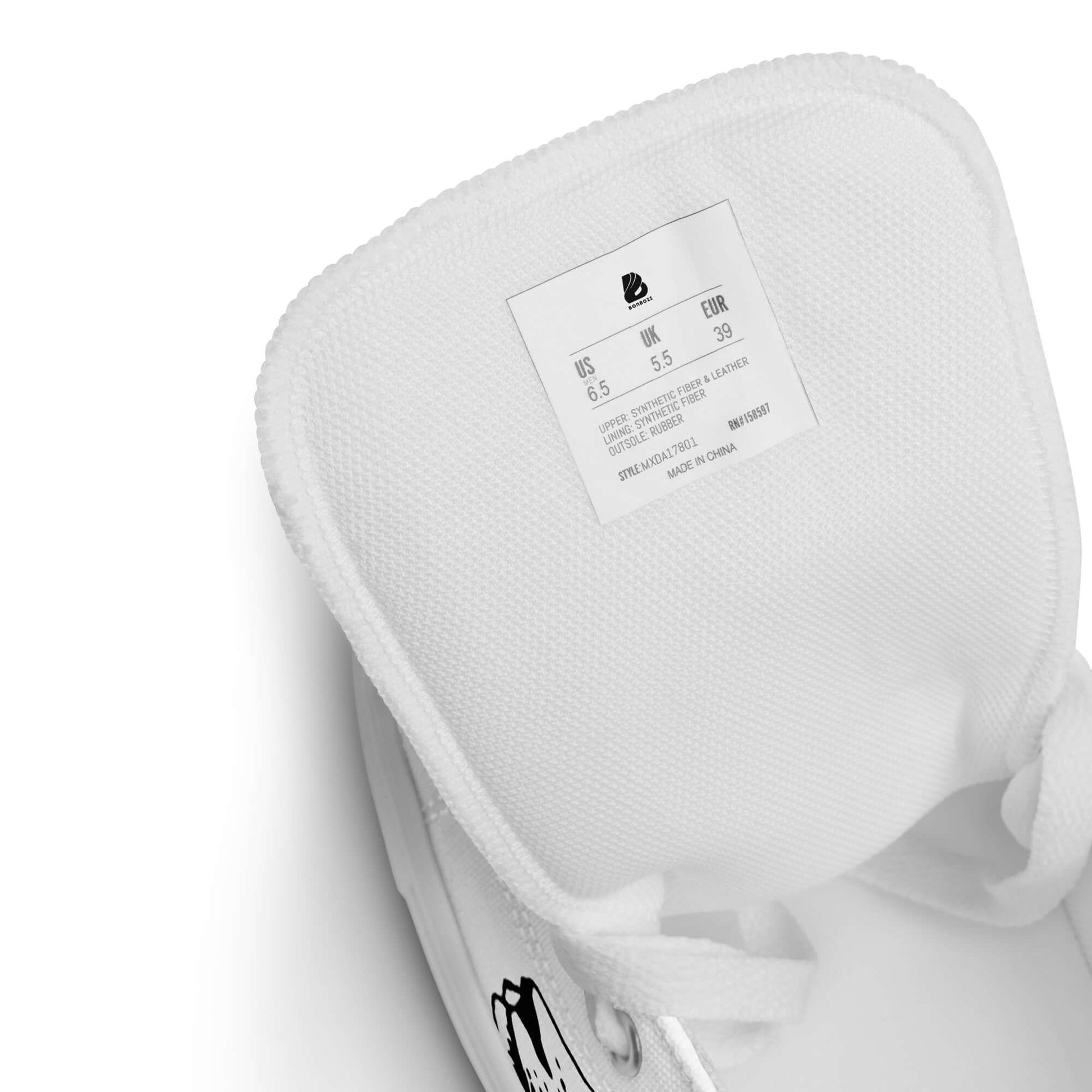 Close-up view of High-Top Leinenschuhe für Herren N°5 label inside white shoe, showing size details.