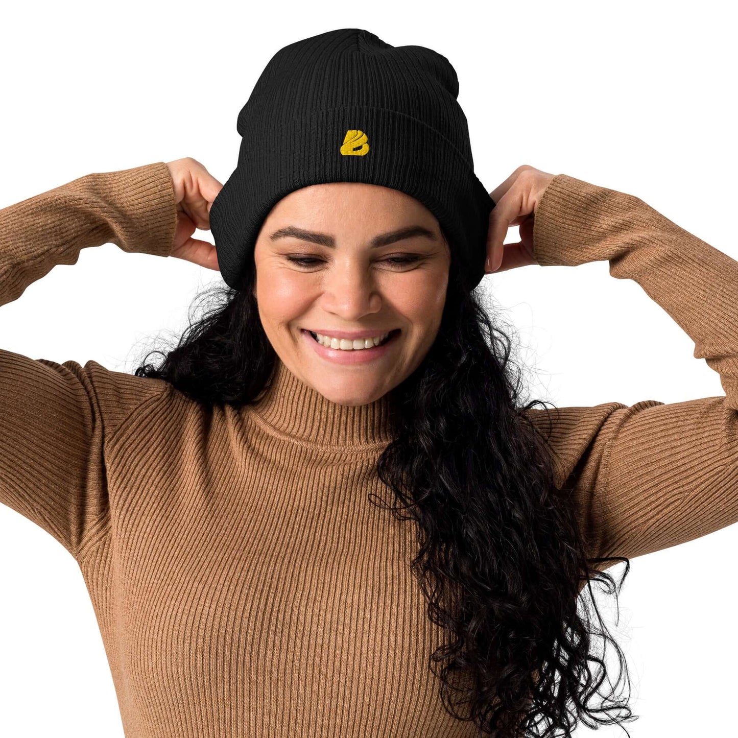 Gerippte Bio-Beanie aus Bio-Baumwolle in Schwarz für stilvolles und umweltfreundliches Tragen drinnen und draußen.