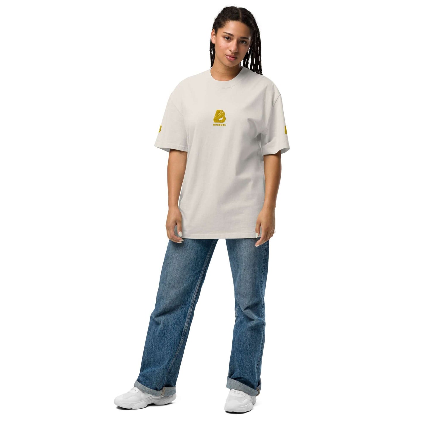 Model wearing Oversized T-Shirt mit verwaschenem Look N°0, showcasing relaxed fit and modern style.