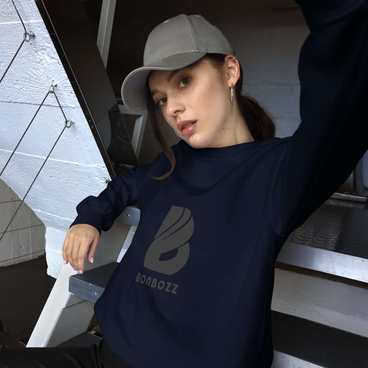Woman wearing a Unisex-Pullover in a modern setting