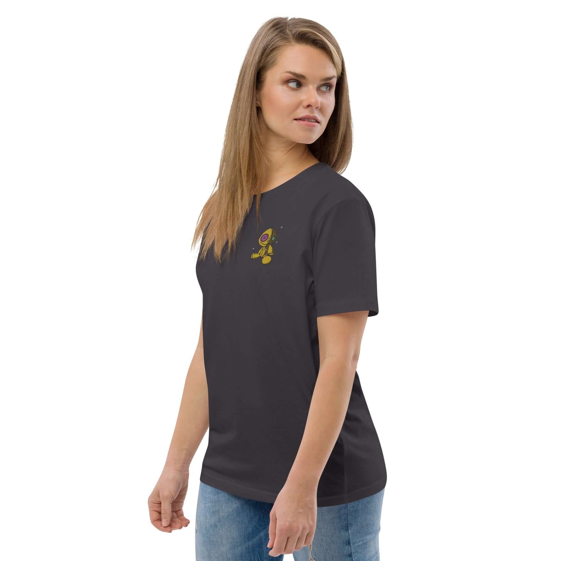 Unisex-Bio-Baumwoll-T-Shirt N°1 aus 100% organischer Baumwolle, getragen von Person, in Schwarz mit kleinem Logo auf der Brust.