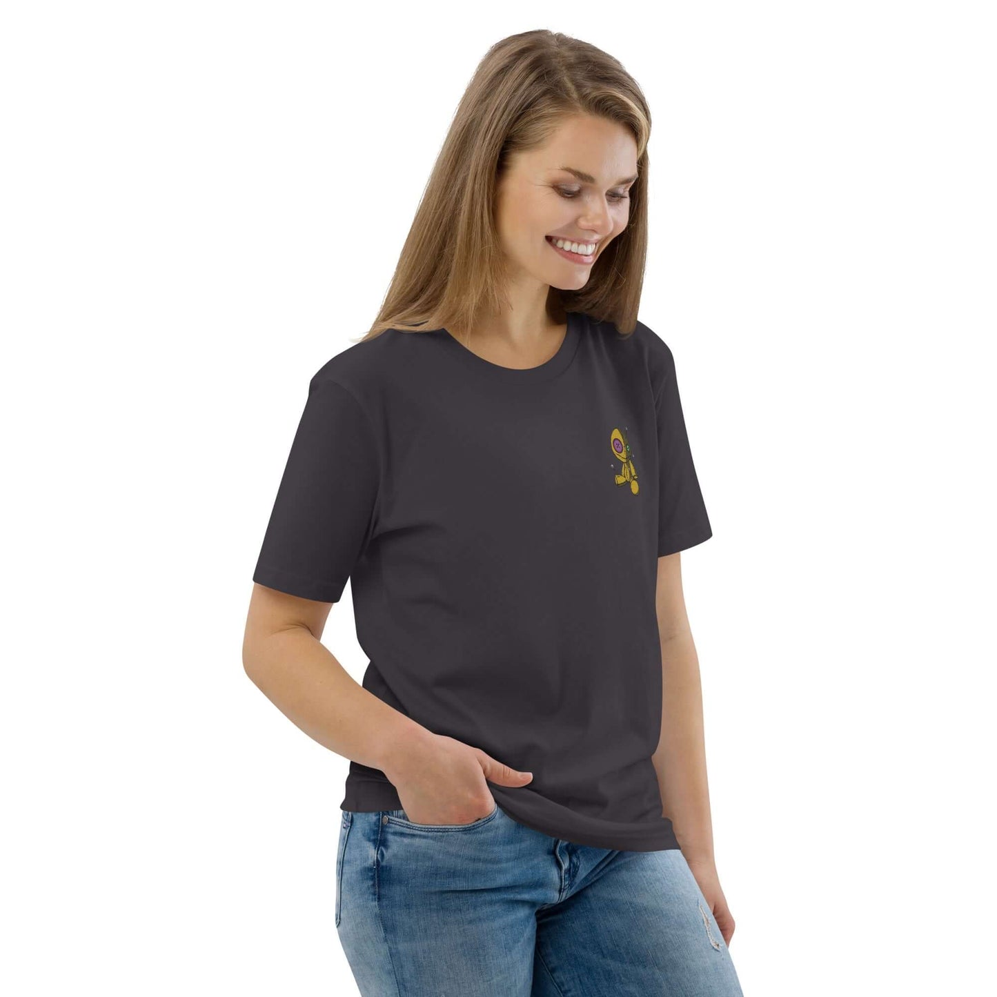 Unisex-Bio-Baumwoll-T-Shirt N°1 aus 100% organischer Baumwolle, schwarzes Design, getragen von einer lächelnden Person in Jeans.