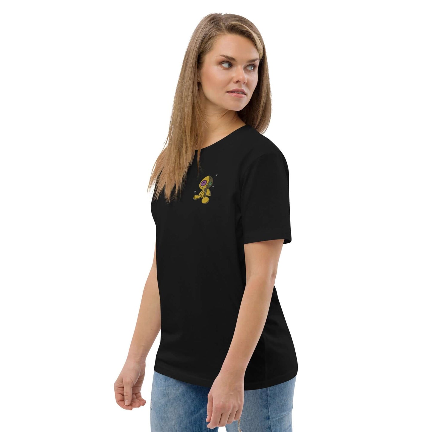 Woman wearing Unisex-Bio-Baumwoll-T-Shirt N°1 in black, made from 100% organic cotton, showcasing eco-friendly fashion.