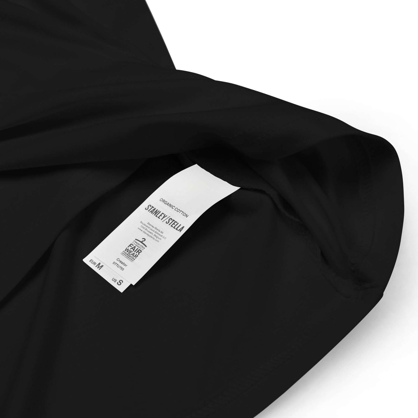 Label on Unisex-Bio-Baumwoll-T-Shirt N°1 made of organic ring-spun cotton, showing eco-friendly material details.