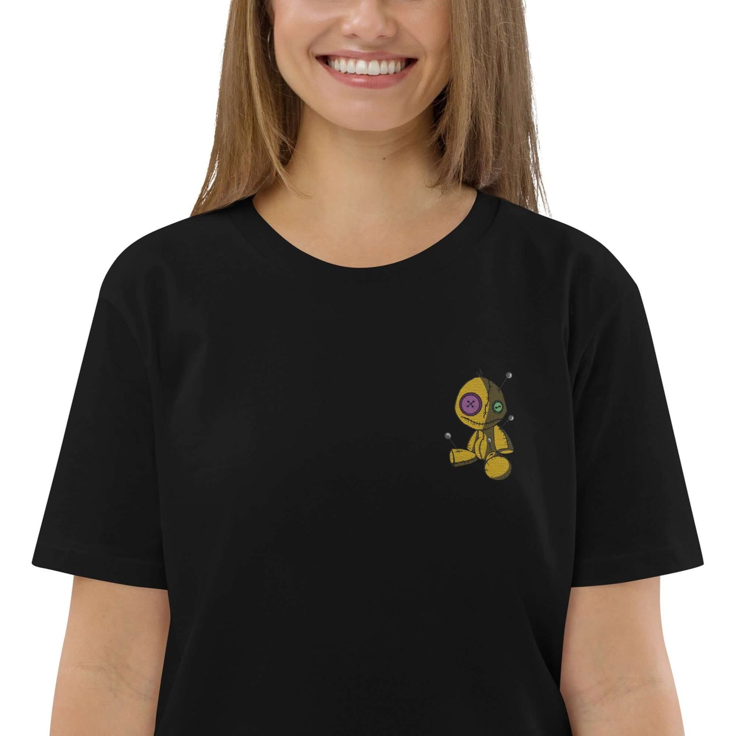 Woman wearing Unisex-Bio-Baumwoll-T-Shirt N°1, featuring organic cotton and astronaut print, highlighting eco-friendly and comfortable design.
