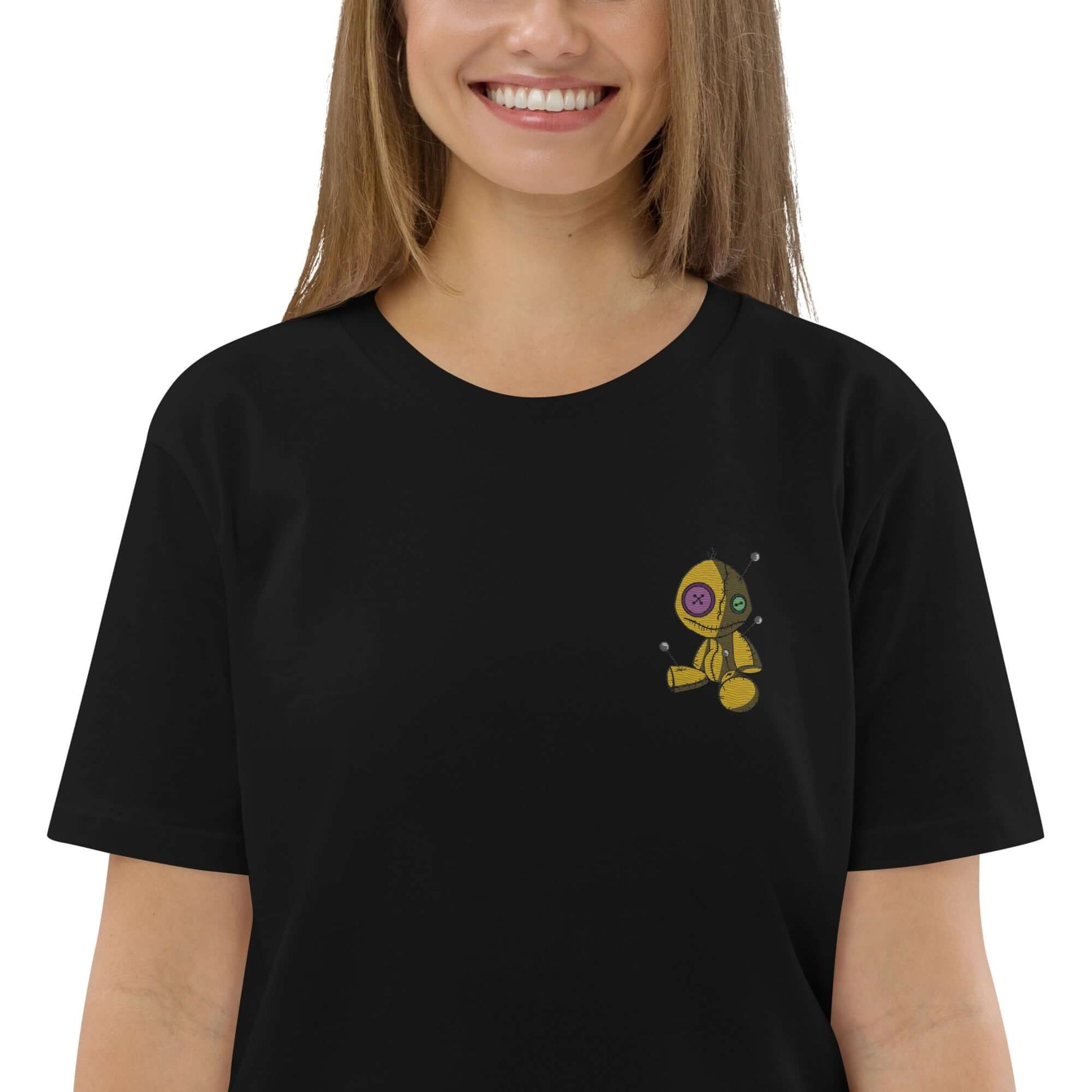 Woman wearing Unisex-Bio-Baumwoll-T-Shirt N°1, featuring organic cotton and astronaut print, highlighting eco-friendly and comfortable design.