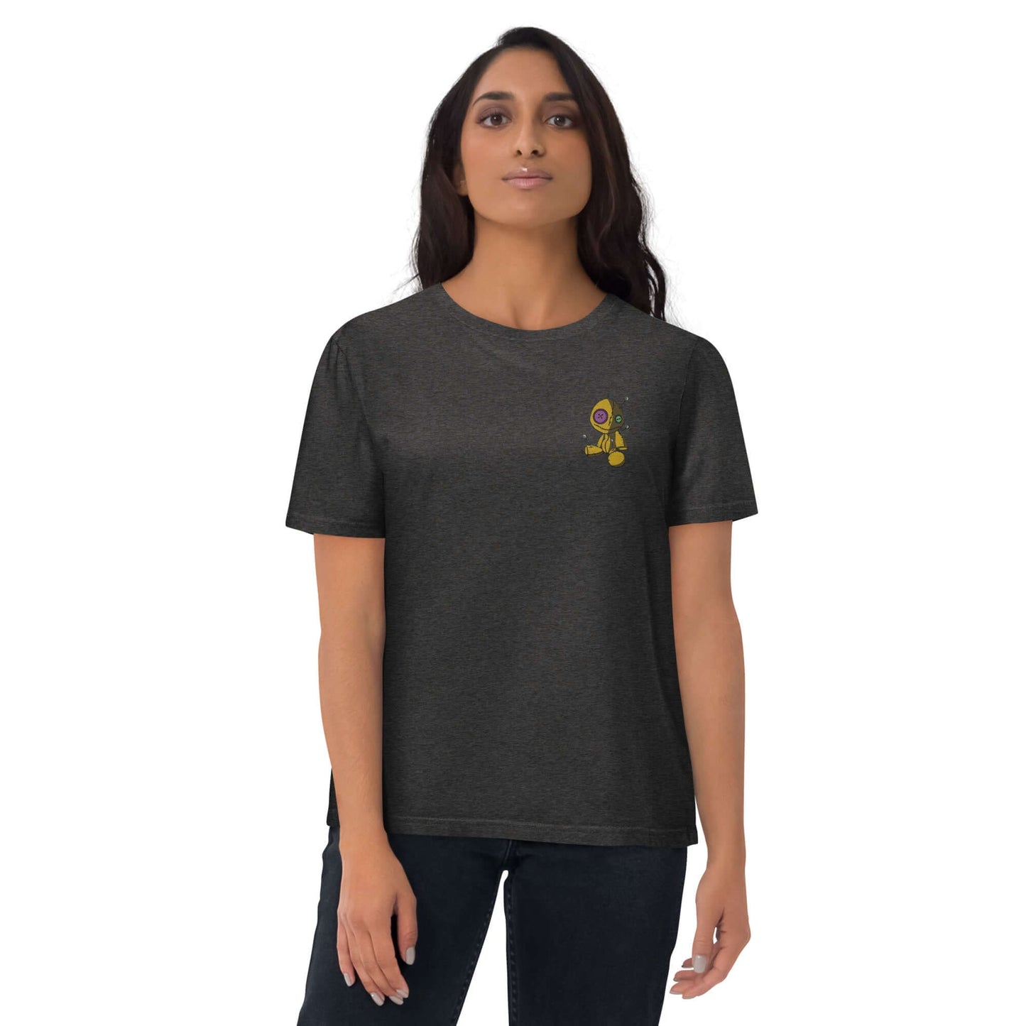 Model wearing Unisex-Bio-Baumwoll-T-Shirt N°1 made from 100% organic cotton, featuring a comfortable medium-fit design.