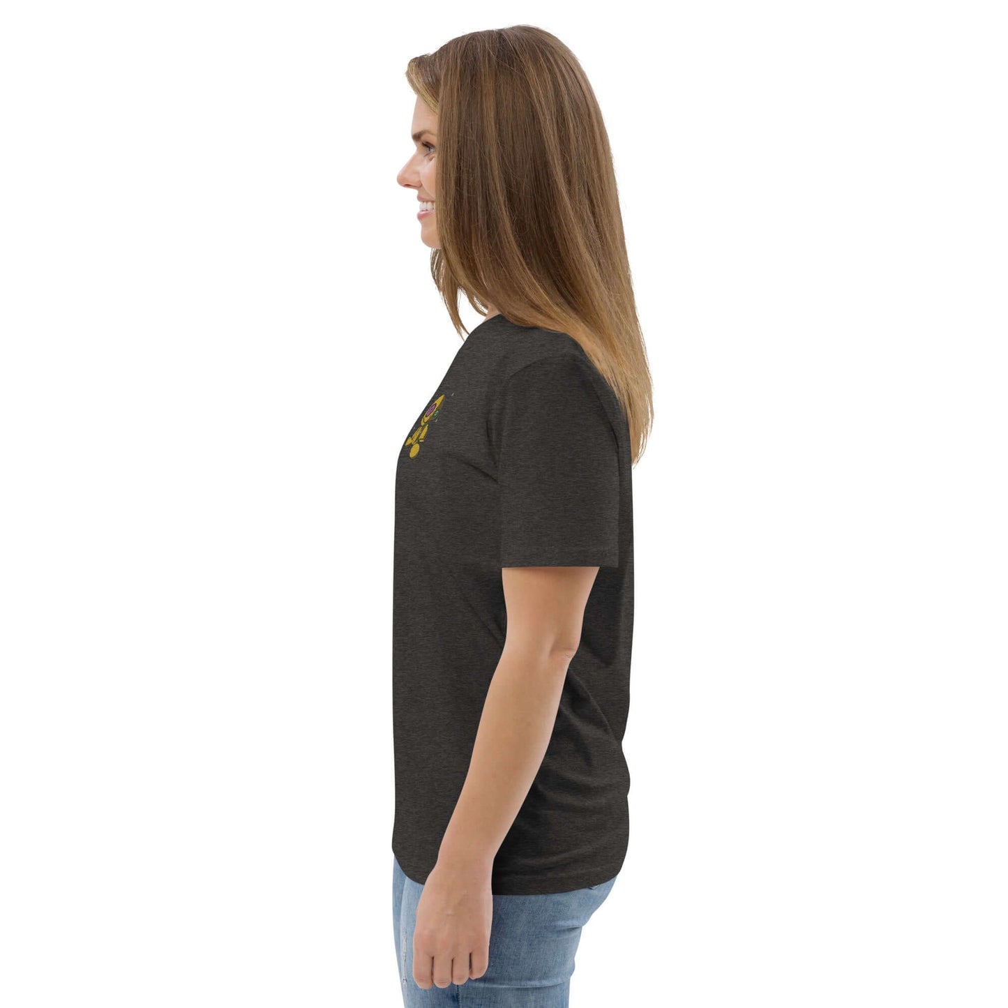 Side view of a woman wearing a Unisex-Bio-Baumwoll-T-Shirt N°1 in black, showcasing its comfortable fit and eco-friendly design.