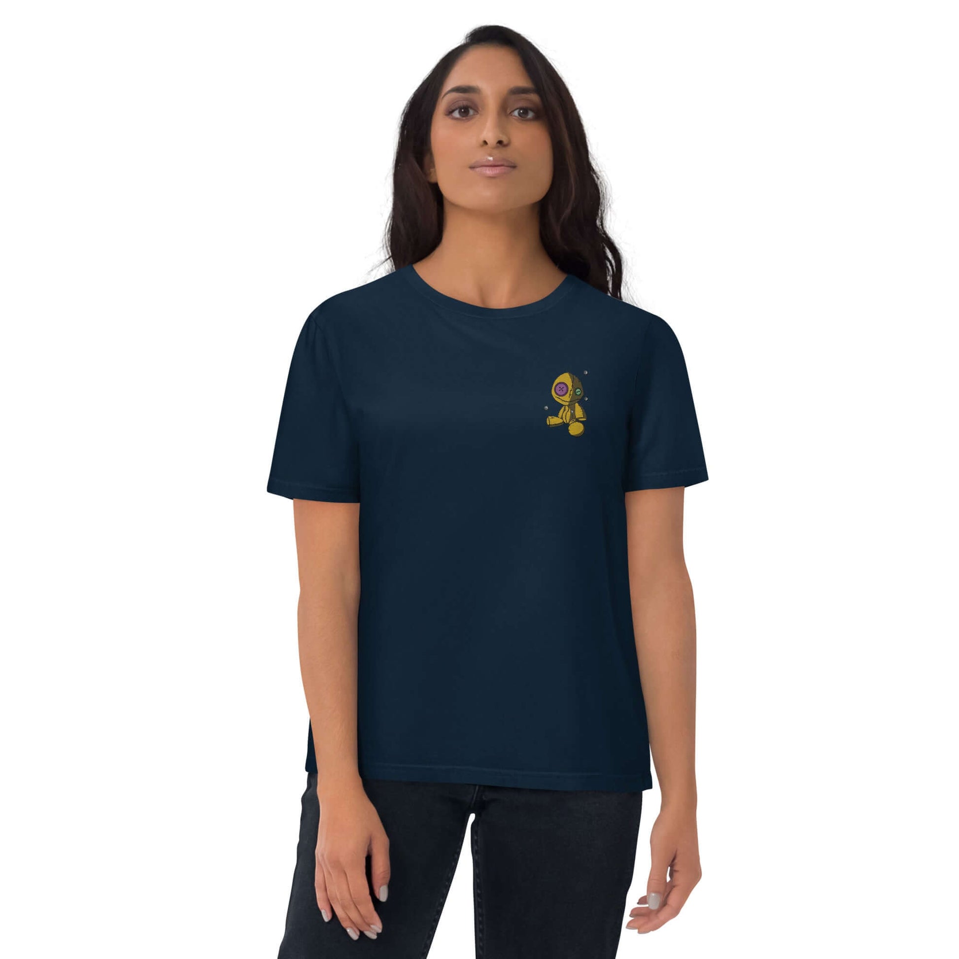 Model wearing Unisex-Bio-Baumwoll-T-Shirt N°1 in navy blue, made from 100% organic cotton. Ideal for eco-friendly fashion enthusiasts.