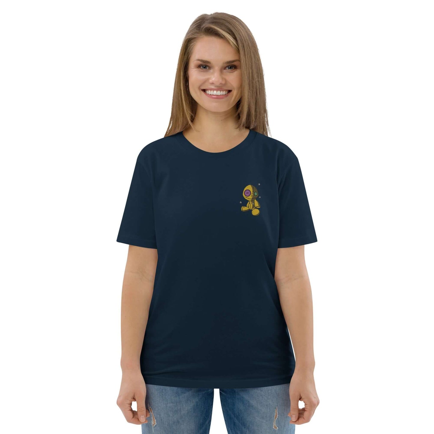 Model wearing Unisex-Bio-Baumwoll-T-Shirt N°1, made from organic cotton, in navy color with small graphic design on chest.