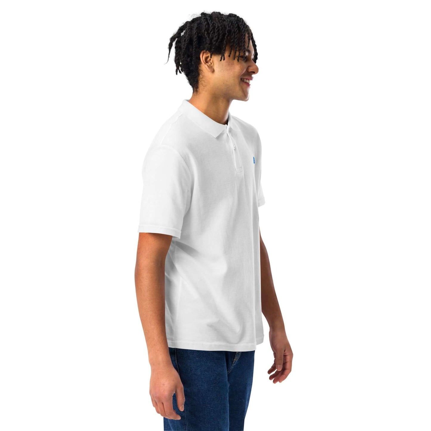 Model wearing Unisex Piqué-Poloshirt N°0 in white, side view highlighting the classic and versatile design for all occasions.