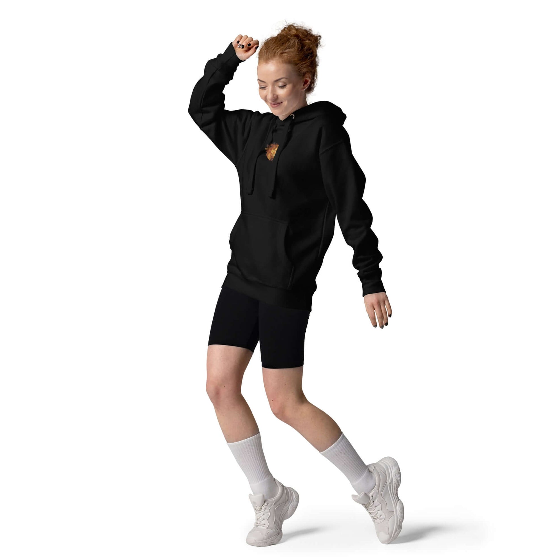 Woman wearing Unisex-Kapuzenpullover N°48 in black, showcasing streetwear style with kangaroo pocket and warm hood.