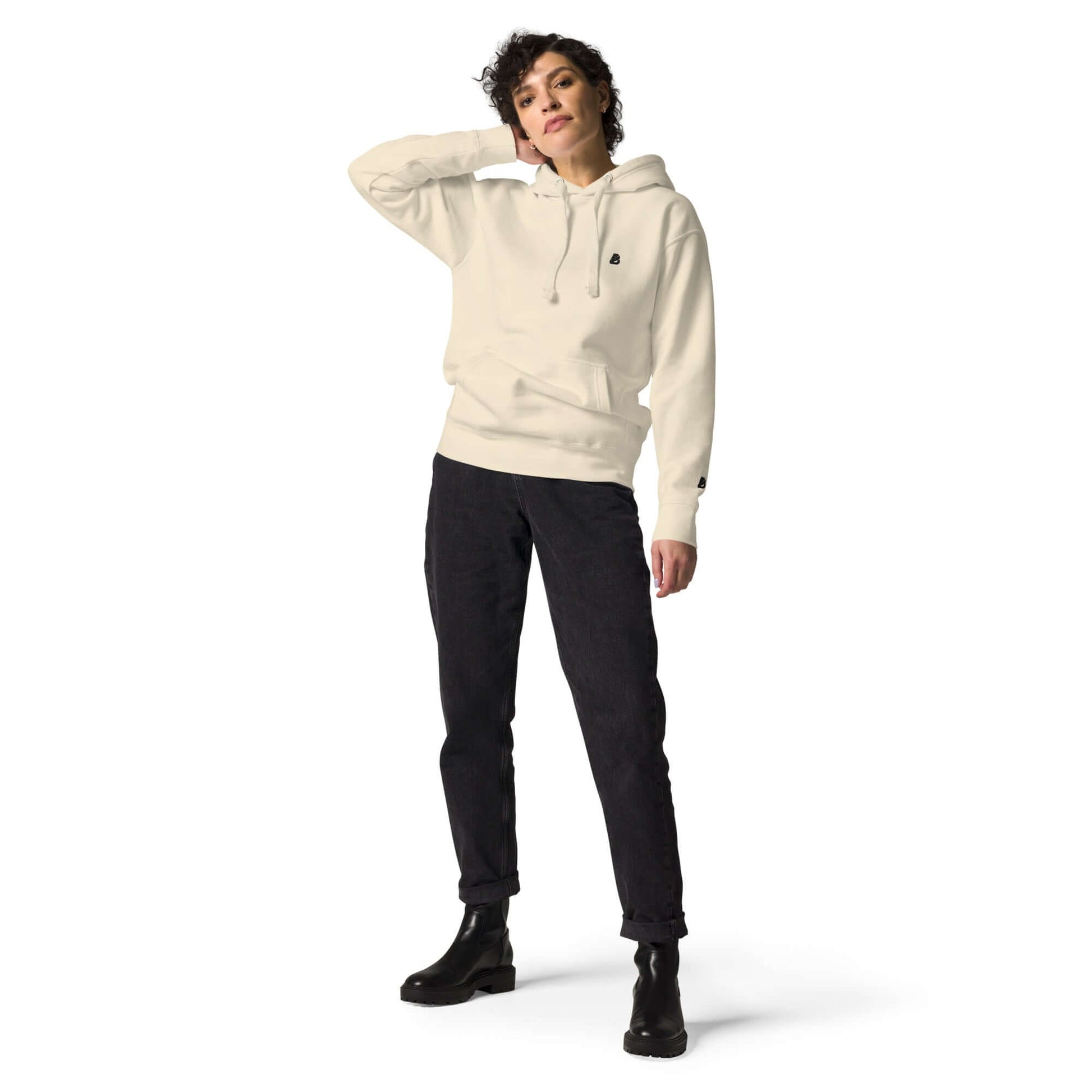 Model wearing Unisex-Kapuzenpullover N°49 with front pouch and warm hood, showcasing streetwear style.