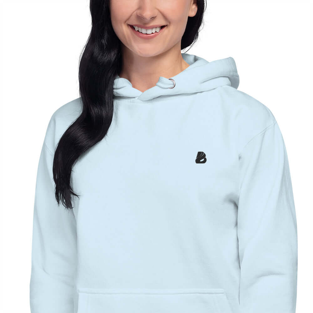 Person wearing Unisex-Kapuzenpullover N°49 with a beuteltasche and cozy fit in light blue.