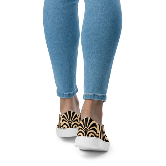 Person wearing Damen-Canvas-Slipper N°0 with patterned design, walking on pavement in blue jeans.