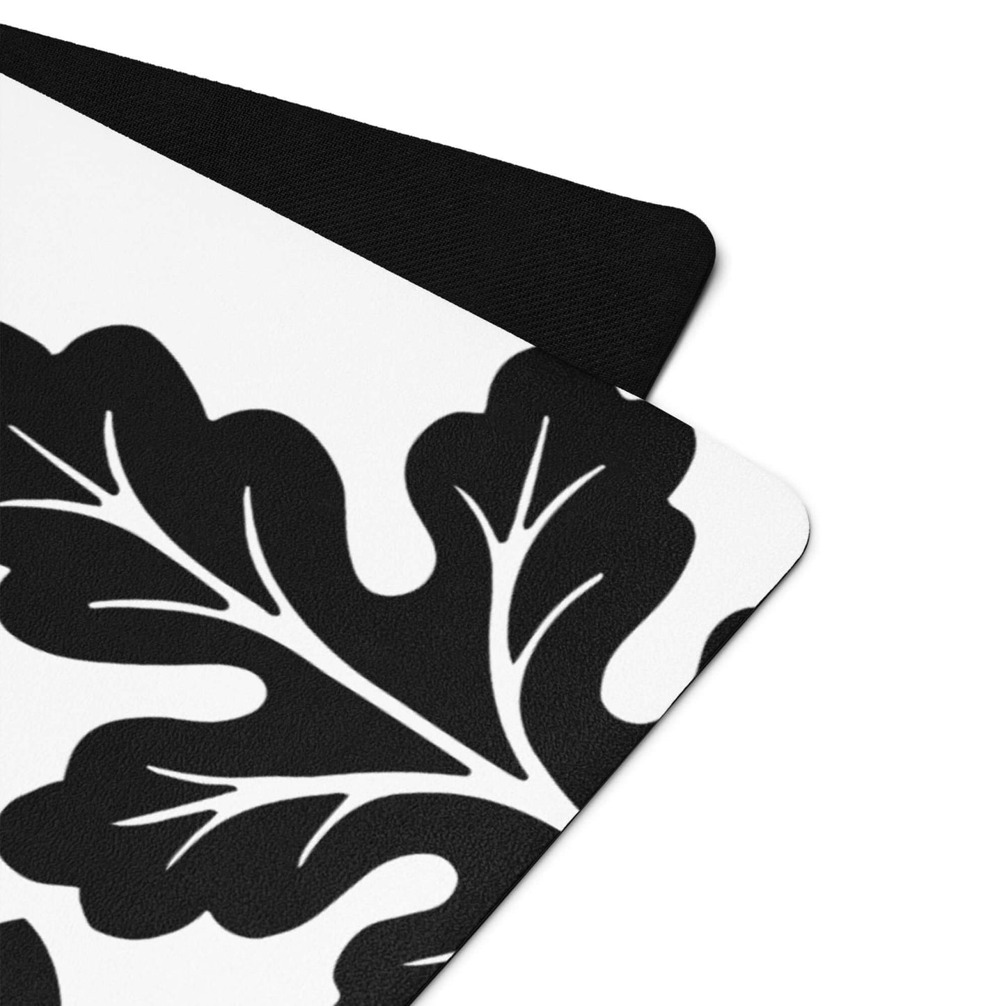 Close-up of Yoga-Matte N°0 featuring black and white leaf pattern with non-slip rubber backing, ideal for stability and comfort.