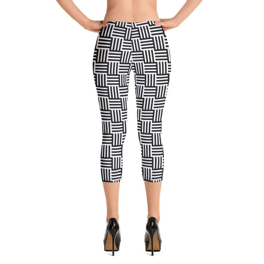 Model wearing Capri-Leggings N°1 with geometric pattern, super soft microfiber fabric, UV protection, in black and white design.