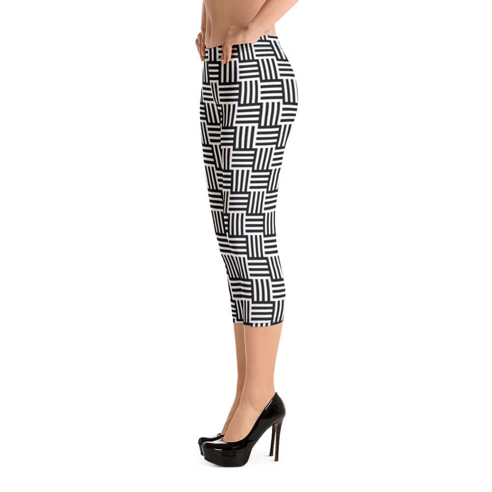 Side view of Capri-Leggings N°1 with black and white geometric pattern, showcasing four-way stretch and comfort.