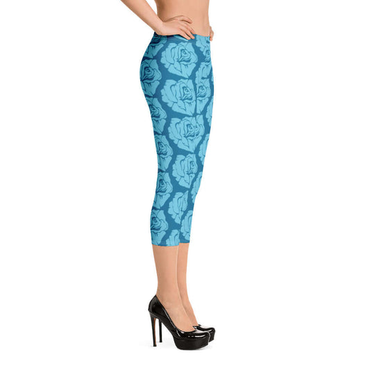 Side view of model wearing blue floral Capri-Leggings N°2, featuring four-way stretch and UV protection.