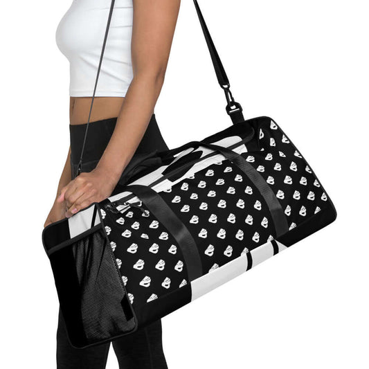 Woman carrying stylish Weekender N°0 bag with bold pattern, perfect for travel and daily use, featuring adjustable padded straps.