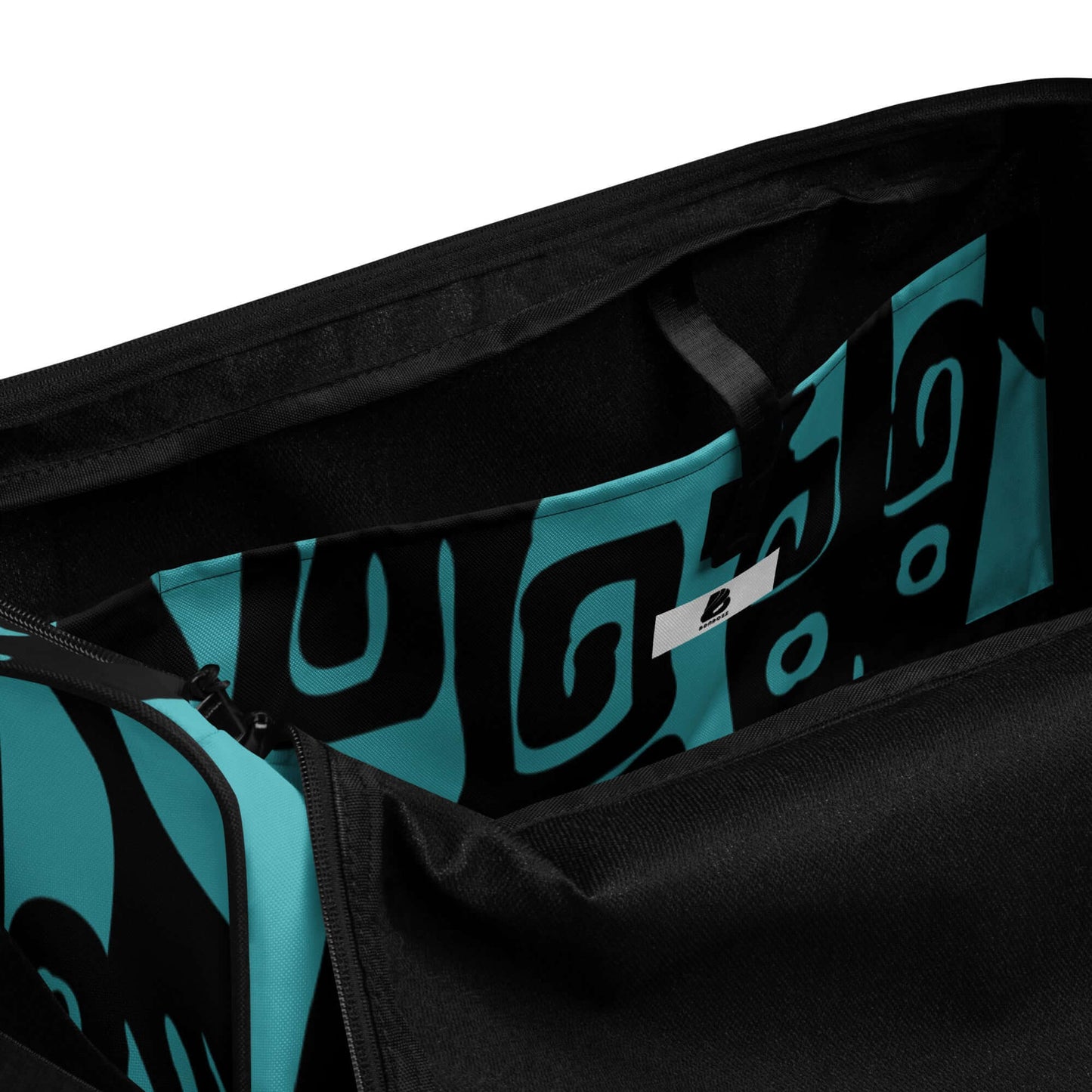 Interior view of Weekender N°17 showing spacious compartment and pockets for organization.