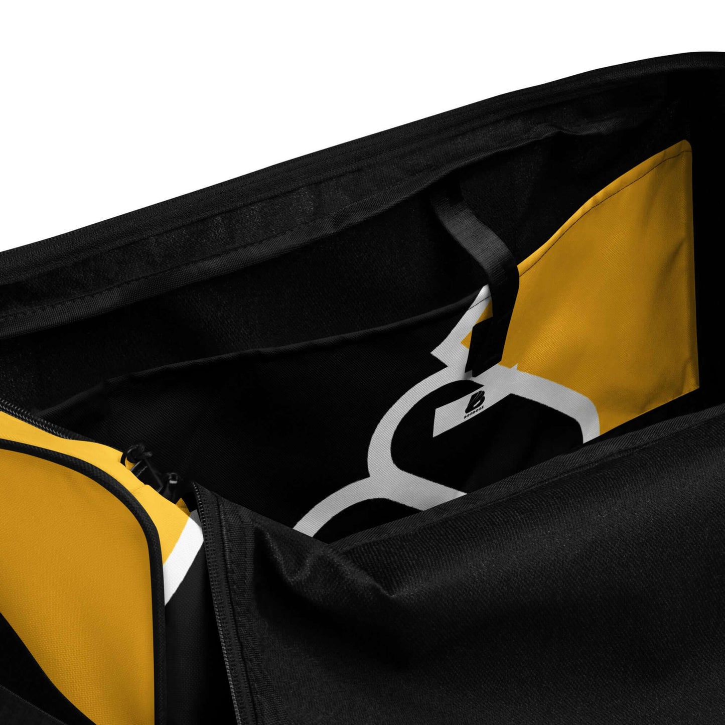 Interior view of Weekender N°24 with zippered pocket and spacious compartments, ideal for travel and gym essentials.