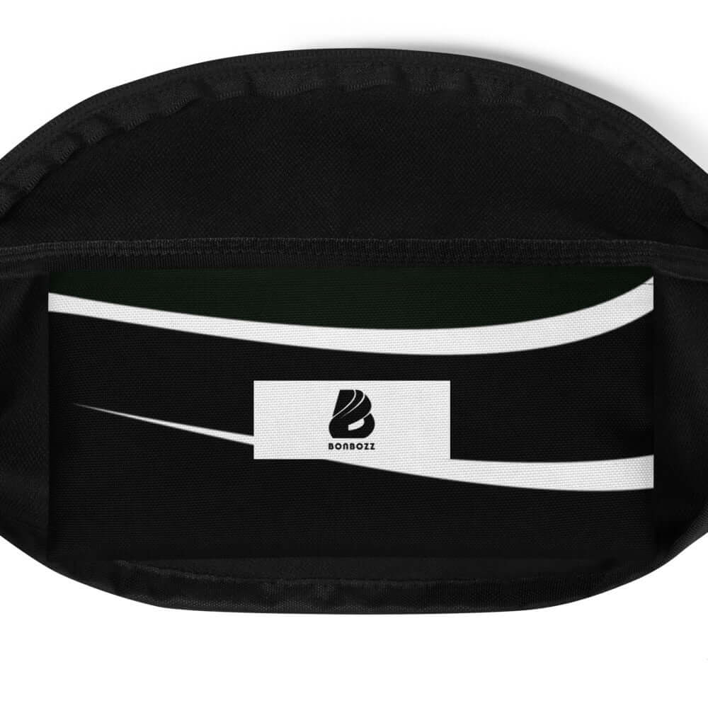 Innenansicht der Gürteltasche N°21 mit Innenfutter und Logo-Design, ideal für Reisen und Veranstaltungen.