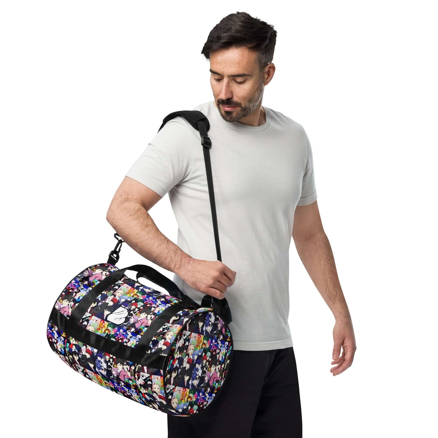 Man carrying Allover-Print-Sporttasche N°3, a waterproof, durable polyester gym bag with vibrant full print and extra pockets.