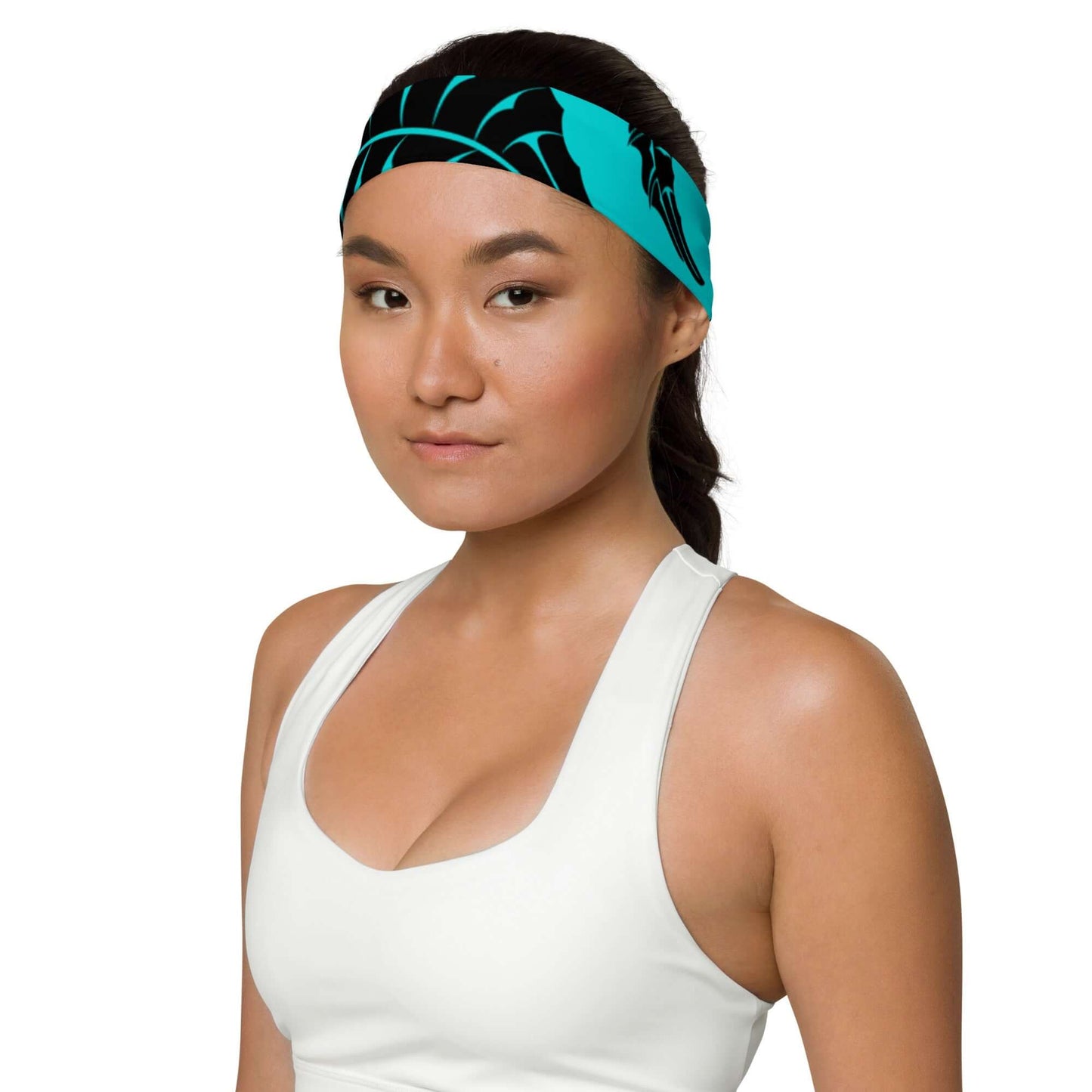 Woman wearing Stirnband N°1, soft stretchy headband for training, stylish and comfortable, 82% polyester, 18% elastane, one size.