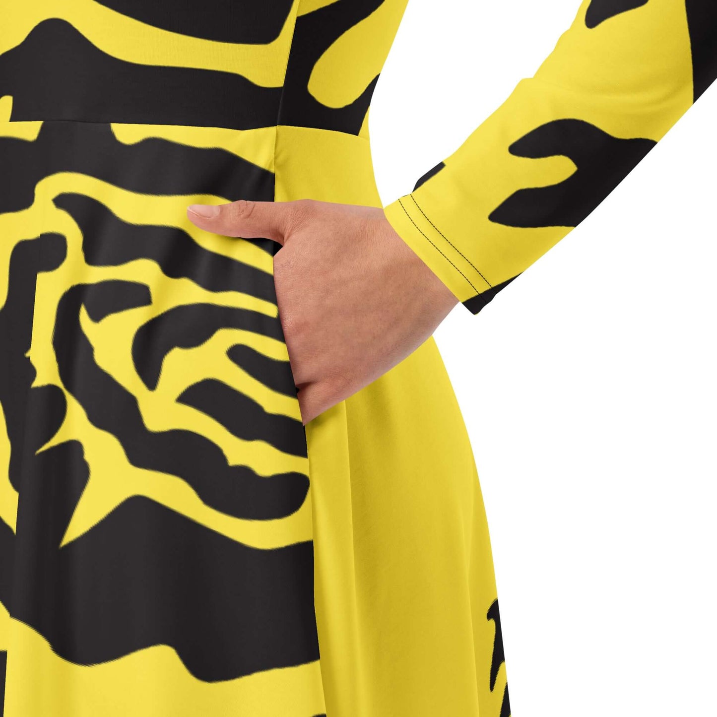 Langärmliges Midikleid N°2 with pockets and bold black pattern on yellow fabric