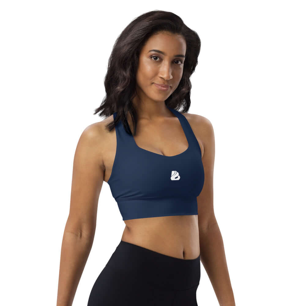 Longline-Sport-BH N°0 in navy, ideal for workouts; offers support with compressed fabric and double-layered front, worn by a woman.