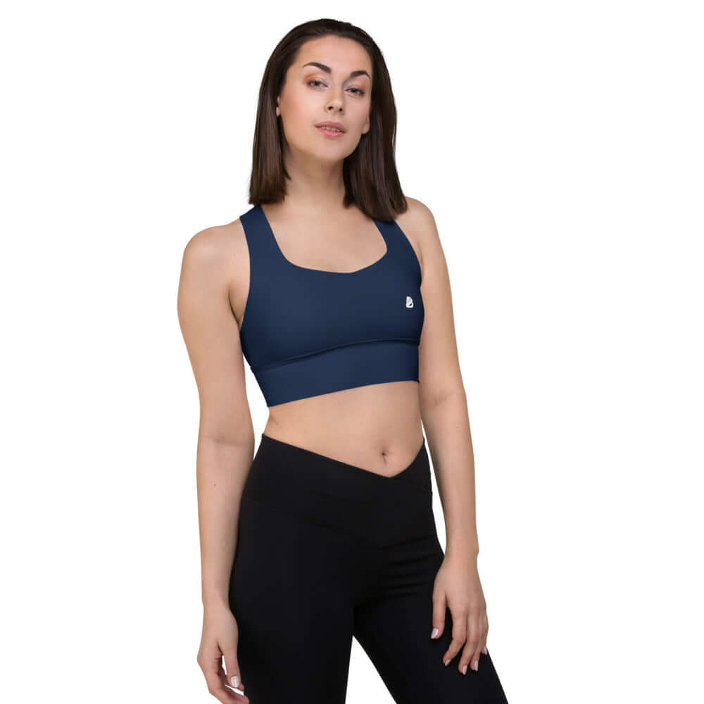 Woman wearing Longline-Sport-BH N°3 ideal for workouts and as stylish streetwear