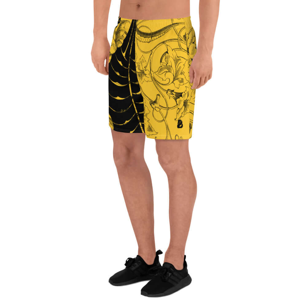 Lange Sport-Shorts für Herren N°0 in Gelb mit schwarzem Muster, ideal für Fitness, Laufen und Schwimmen.