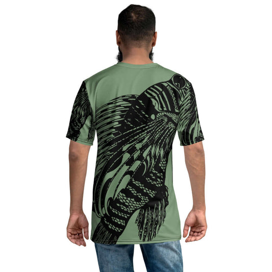 Back view of Herren-T-Shirt N°7 in green with artistic black graphic design, showcasing four-way stretch and comfortable fit.