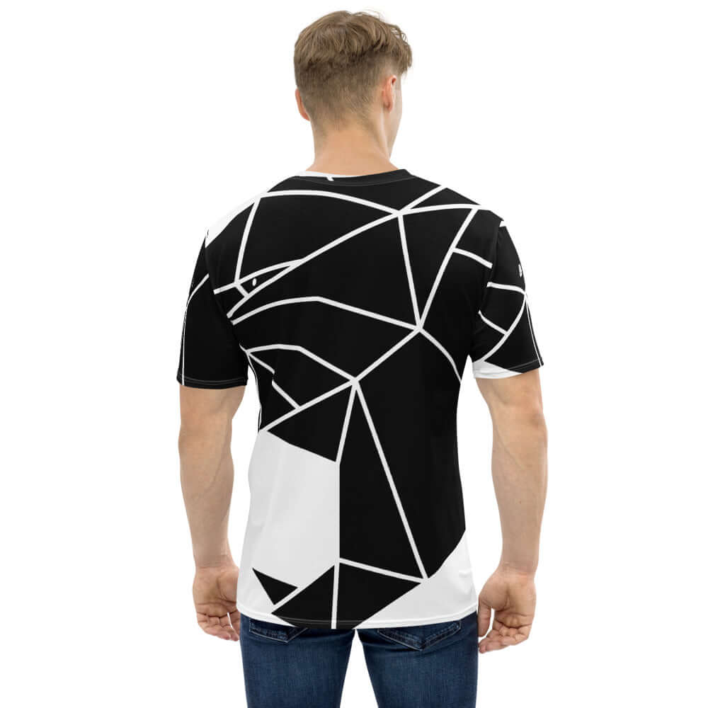 Man wearing Herren-T-Shirt N°10 with geometric black and white design, showcasing premium knit and four-way stretch fabric.